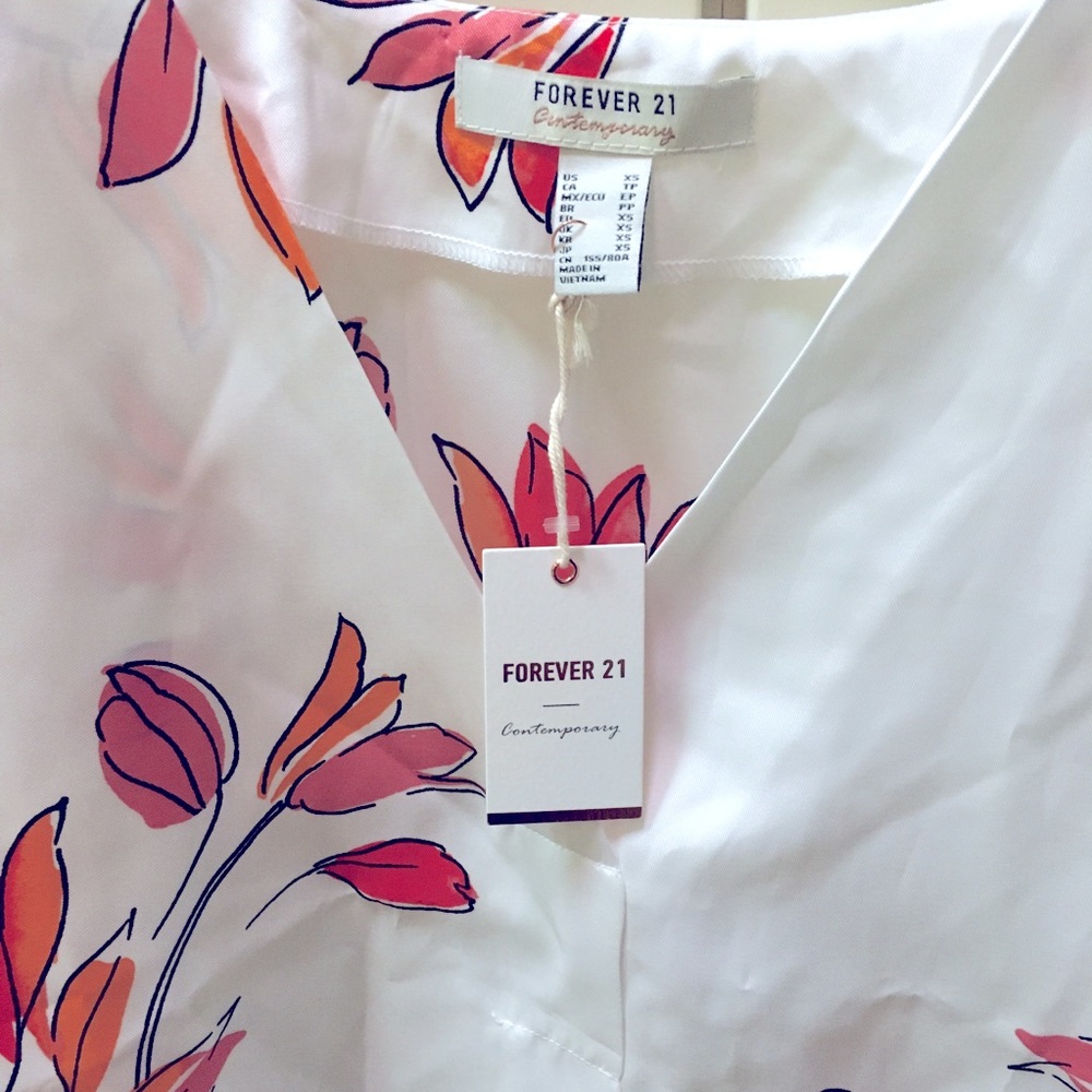 BOGO 💞 Forever 21 Contemporary white floral top - Picture 3 of 3